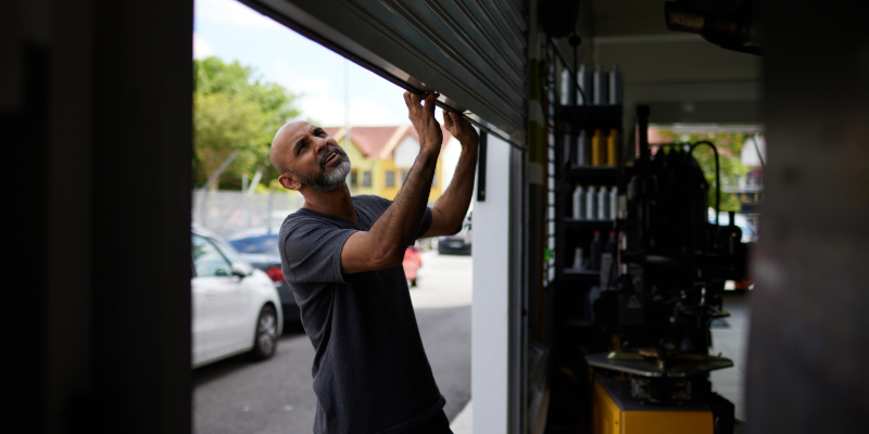 Three Hints to Schedule Garage Door Repair Services